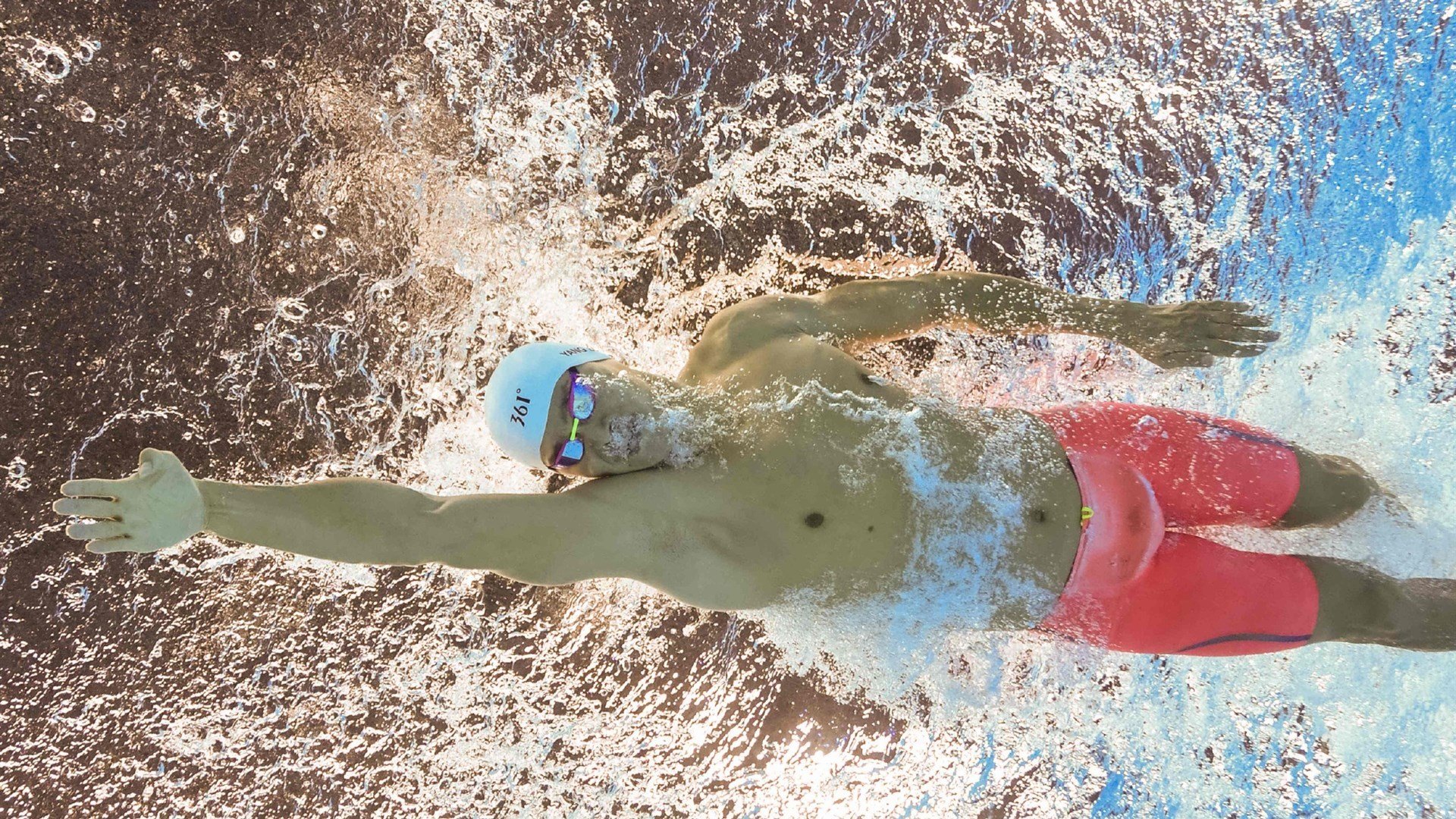 德里赫特，那个在卡塔尔沙漠中站成一座山的人